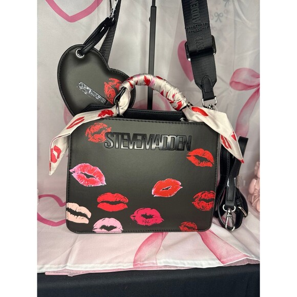 Steve Madden Handbags - Steve Madden Bevelyn Lip Print Top Handle Crossbody Satchel Bag